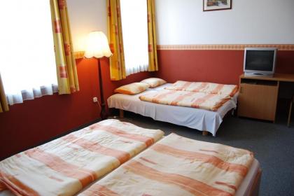 Hotel Queen Mary - image 2