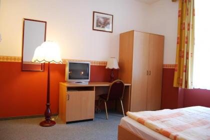 Hotel Queen Mary - image 8