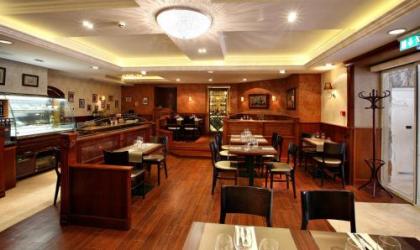 Gold Hotel & Apartments - image 7