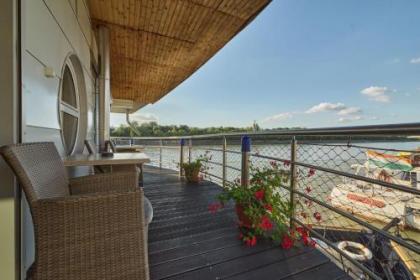 Vogue Boat Apartments - image 2