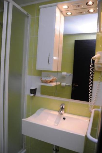 Green Hotel Budapest - image 10