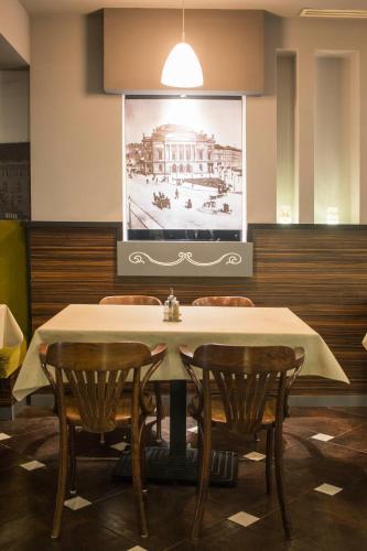 Green Hotel Budapest - image 2