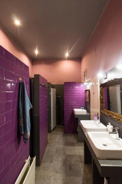 Baroque Hostel & Coworking - image 9