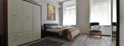 Corvin Point Rooms and Apartments - image 1