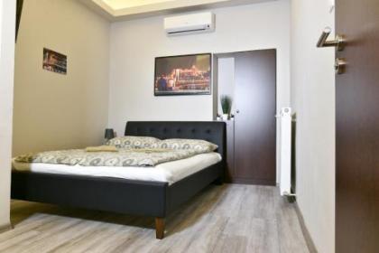 Corvin Point Rooms and Apartments - image 3