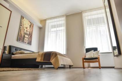 Corvin Point Rooms and Apartments - image 5