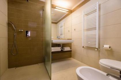 Duna Garden Hotel - image 19