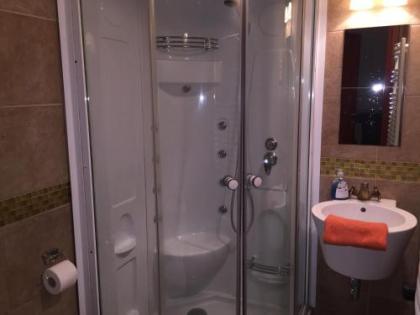 Elvis Guesthouse - image 10