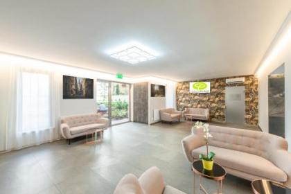 Corvin Plaza Apartments & Suites - image 14