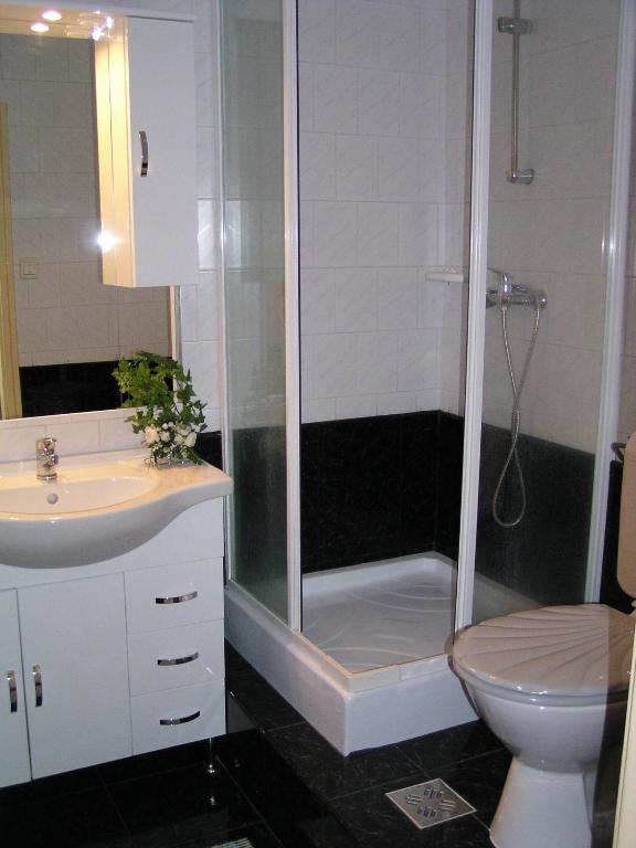 Eitans Guesthouse - image 3