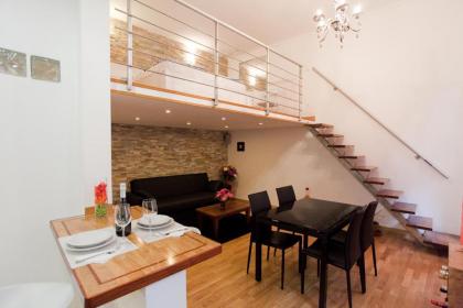 10 House - image 1