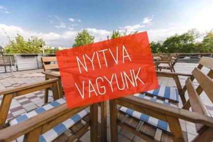 Island Hostel Budapest - image 1