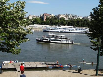 Island Hostel Budapest - image 2
