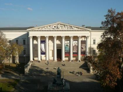Museum View Apartment - image 1