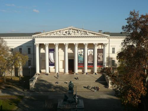 Museum View Apartment - main image