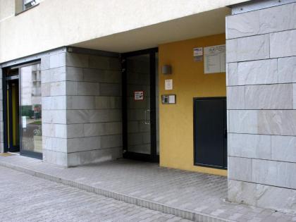 Arriva Apartment with indoor parking - image 9