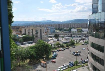 Arpad Bridge Apartments - image 10