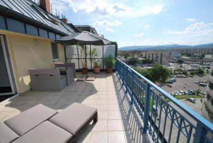 Arpad Bridge Apartments - image 19