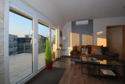 Arpad Bridge Apartments - image 7