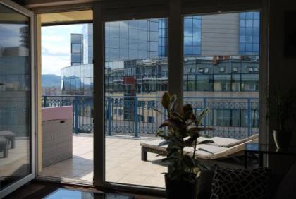Arpad Bridge Apartments - image 9