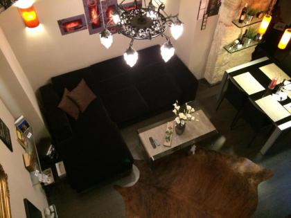 Serene City Centre Apartment Budapest - image 11