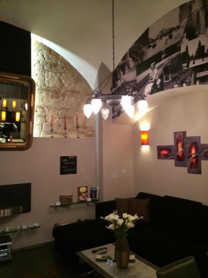 Serene City Centre Apartment Budapest - image 13