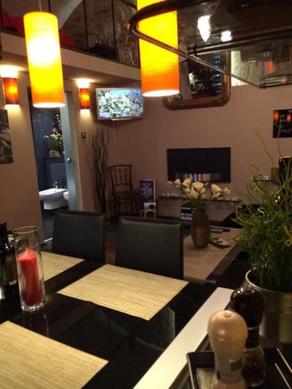 Serene City Centre Apartment Budapest - image 18