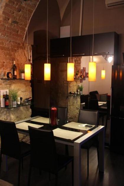 Serene City Centre Apartment Budapest - image 2