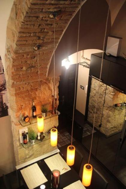 Serene City Centre Apartment Budapest - image 3