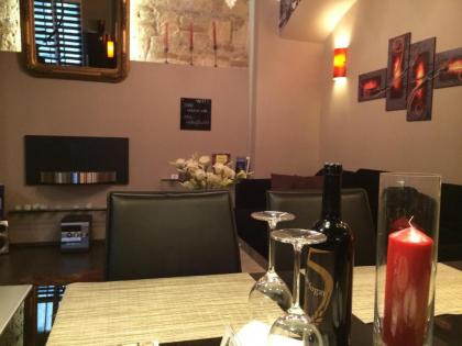 Serene City Centre Apartment Budapest - image 6