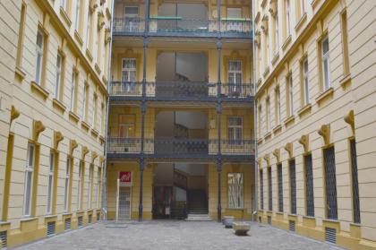 Synagogue View Guest House - image 11