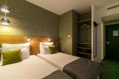 Roombach Hotel Budapest Center - image 14