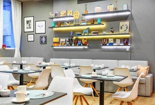 Roombach Hotel Budapest Center - image 4