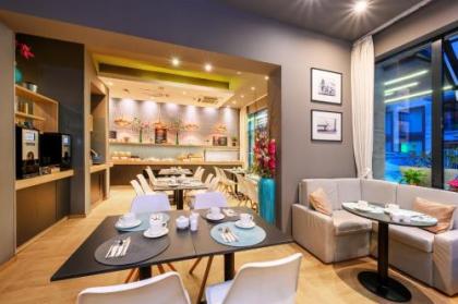 Roombach Hotel Budapest Center - image 5