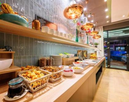 Roombach Hotel Budapest Center - image 8