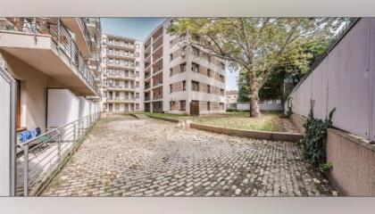 Prince Apartments - image 11