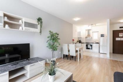 Maple Tree Budget Apartments - image 1