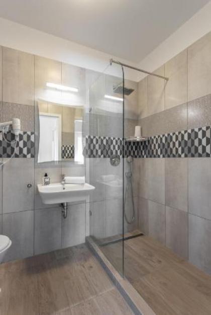 Maple Tree Budget Apartments - image 11