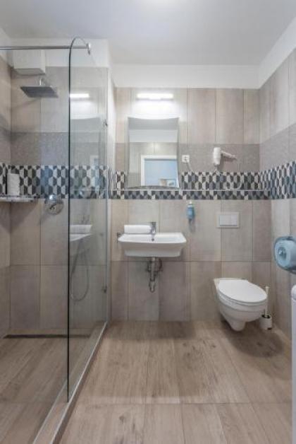 Maple Tree Budget Apartments - image 15