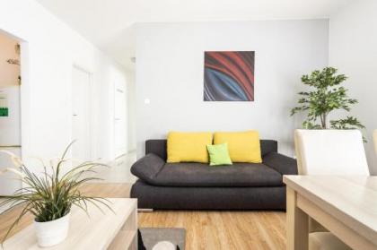 Maple Tree Budget Apartments - image 3