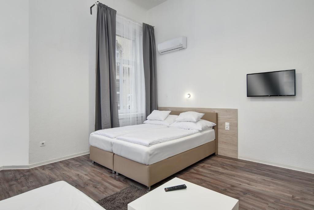 Heart of Downtown Apartment - main image