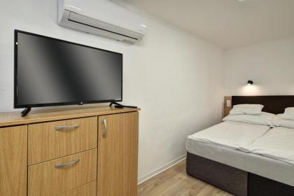 Heart of Downtown Apartment - image 10