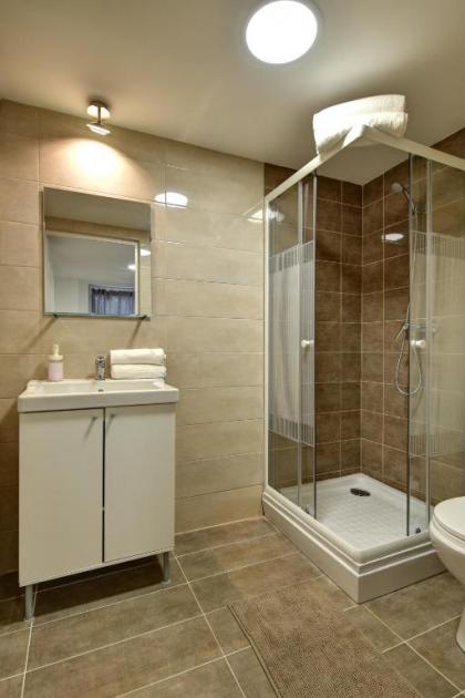 Heart of Downtown Apartment - image 15