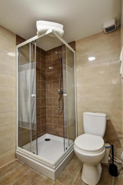Heart of Downtown Apartment - image 16