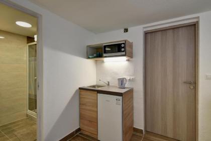 Heart of Downtown Apartment - image 19