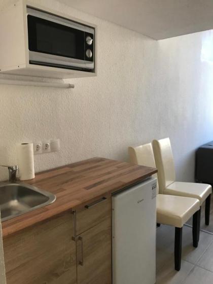 Heart of Downtown Apartment - image 3