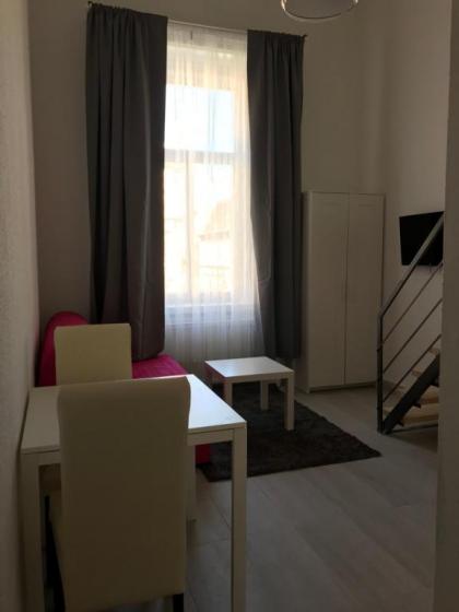 Heart of Downtown Apartment - image 5