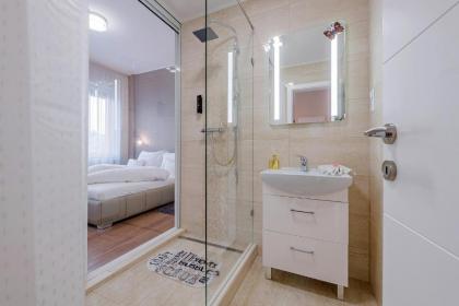 Royal Danube Apartments - image 13