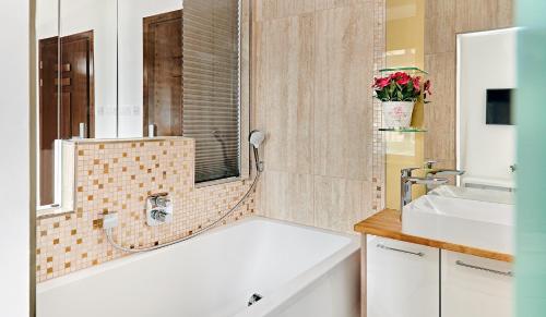 Andrassy Thai Hotel - image 6