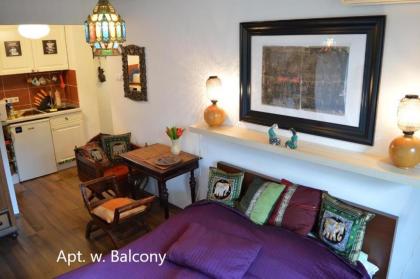 Cozy studio at the Castle - image 7